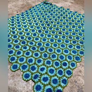 Beautiful knit blue/green vintage flower throw